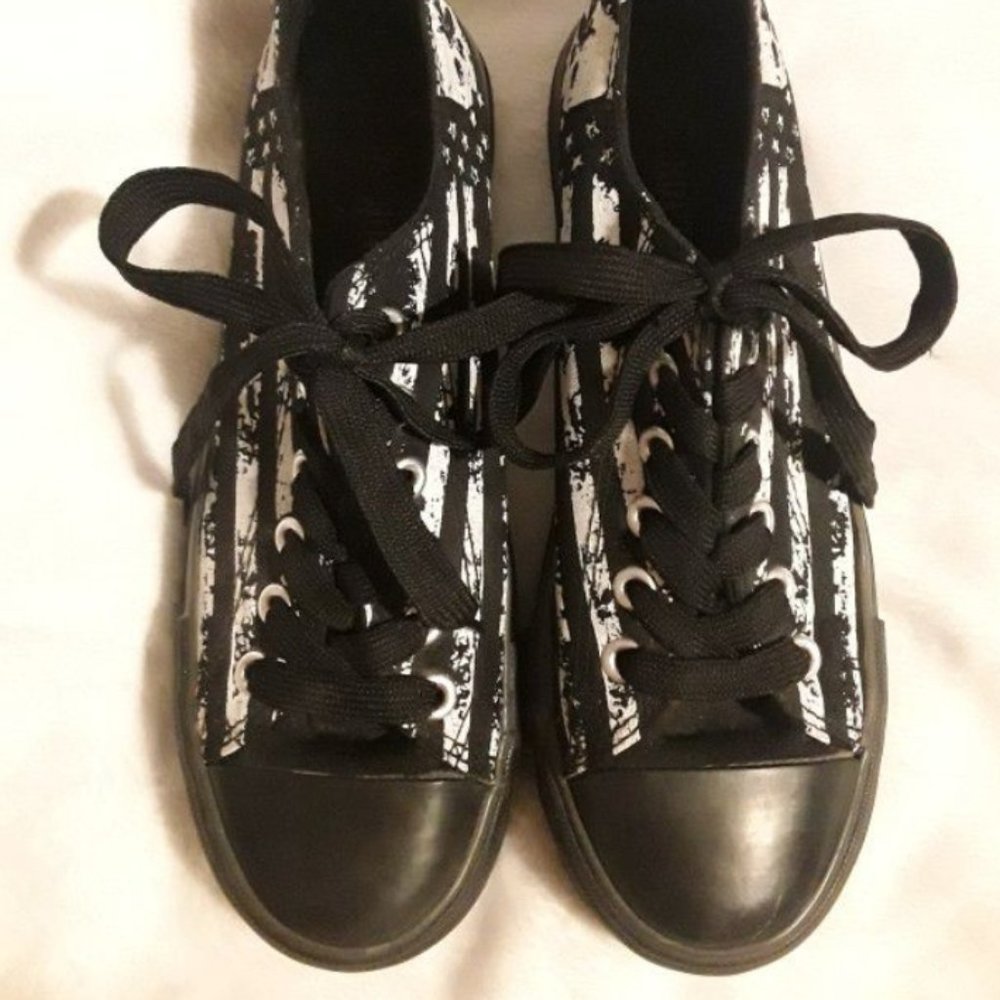 Hot Topic Black Skulls Stars and Stripes Shoes